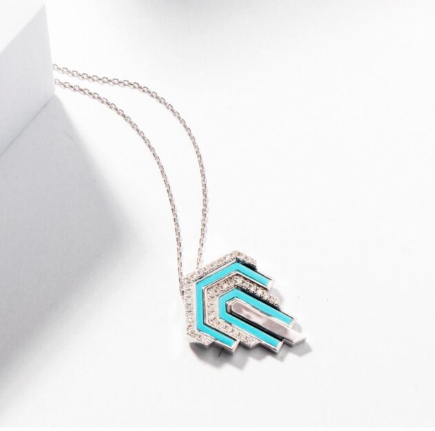 Light large necklace